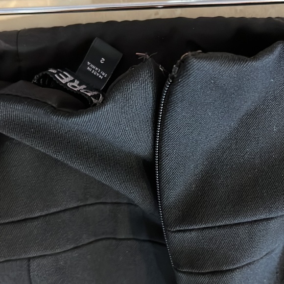 Size 2 Black Express Pencil Skirt - Picture 3 of 4